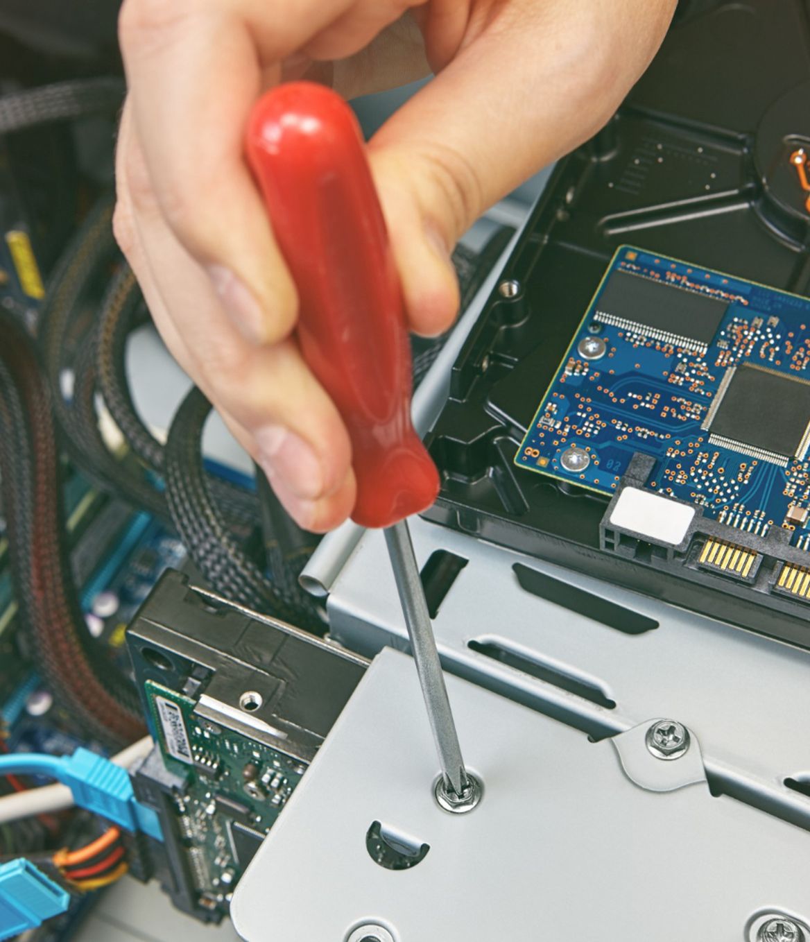 support technician on the phone with a client