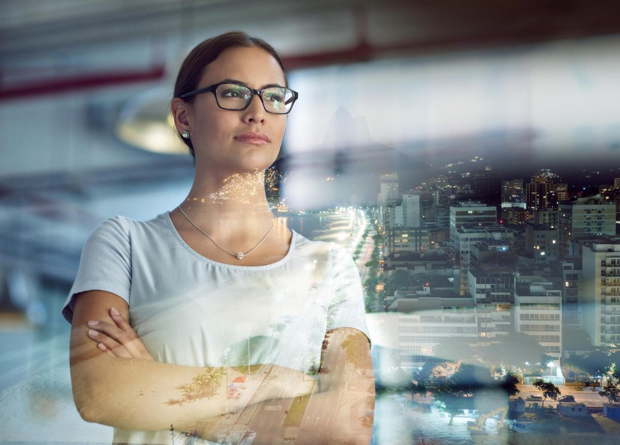 support technician on the phone with a client